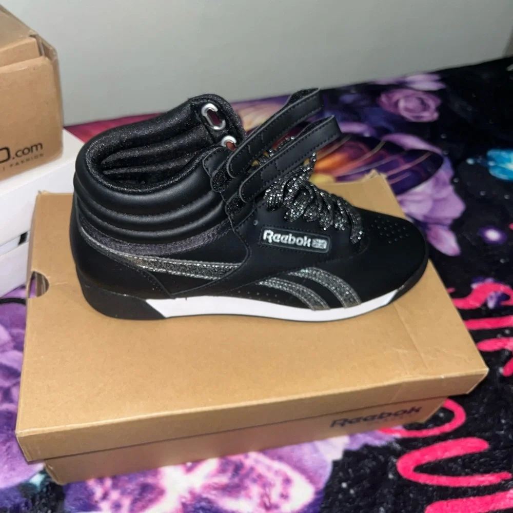Black Reeboks - Picture 2 of 6